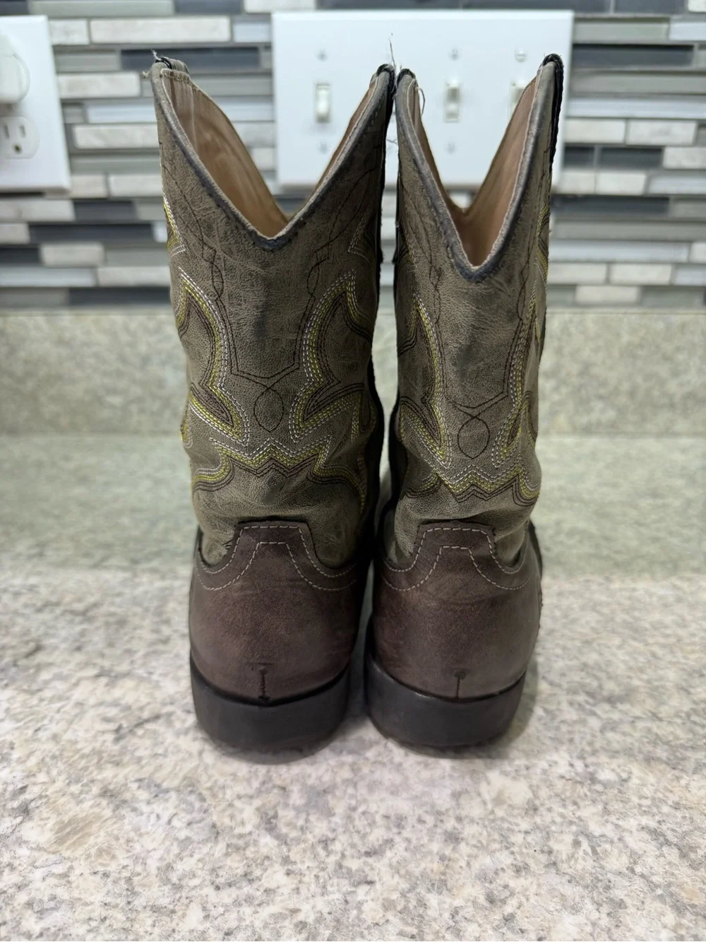 Kids size 3 Brown Roper Leather Western Boots - Classic Pull-On Style